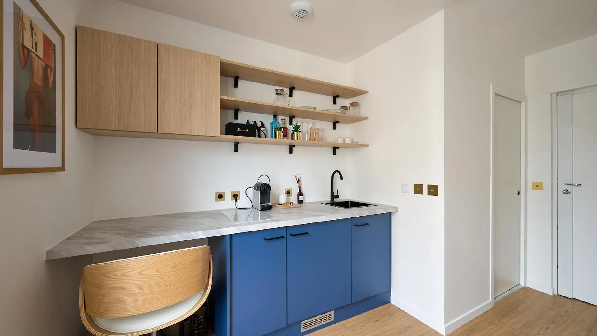 Apartment Design Equipe Avec Balcon *