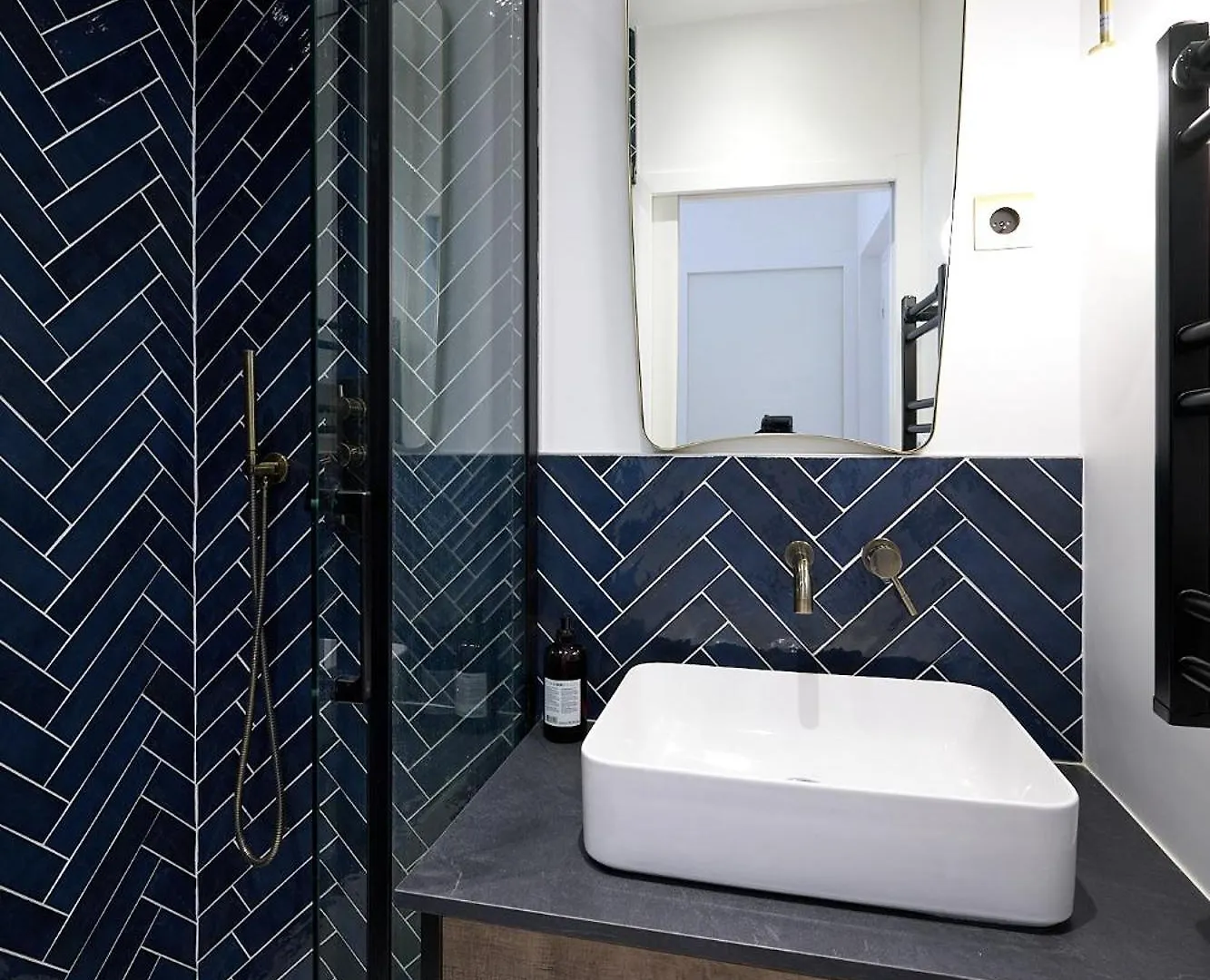 Apartment Design Equipe Avec Balcon