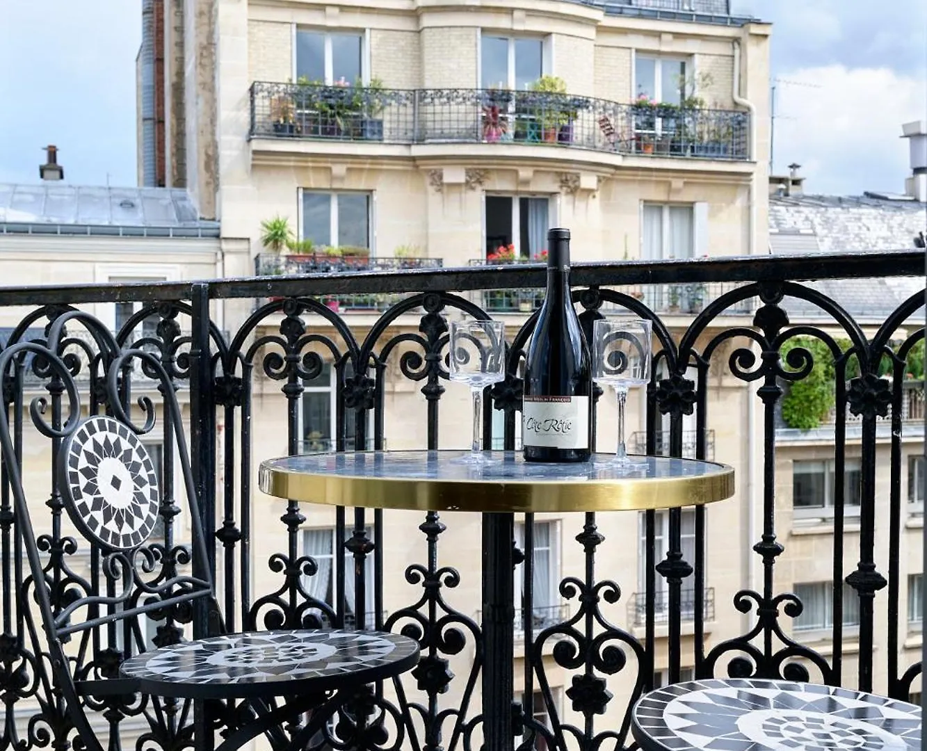 Design Equipe Avec Balcon